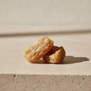 Résine naturelle de férule Hantīta utilisée pour la purification énergétique